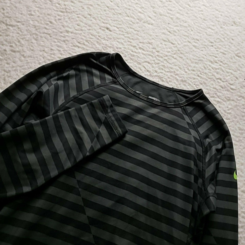 Nike‎ Dri-FIT Shirt Womens Medium Black Stripe Crew Neck Long Sleeve Running Top